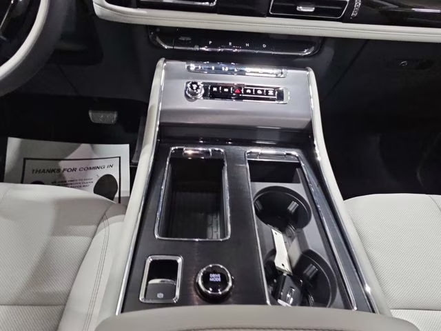 2026 Pristine White Metallic Tri-Coat Lincoln Aviator Premiere AWD SUV