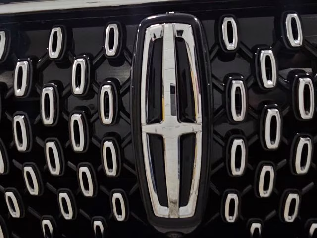 2026 Pristine White Metallic Tri-Coat Lincoln Aviator Premiere AWD SUV