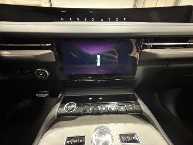 2025 Infinite Black Metallic Clearcoat Lincoln Navigator Reserve 4X4 SUV