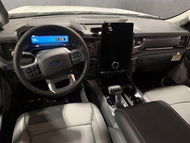 2025 Oxford White Ford F-150 Lightning Flash AWD Truck