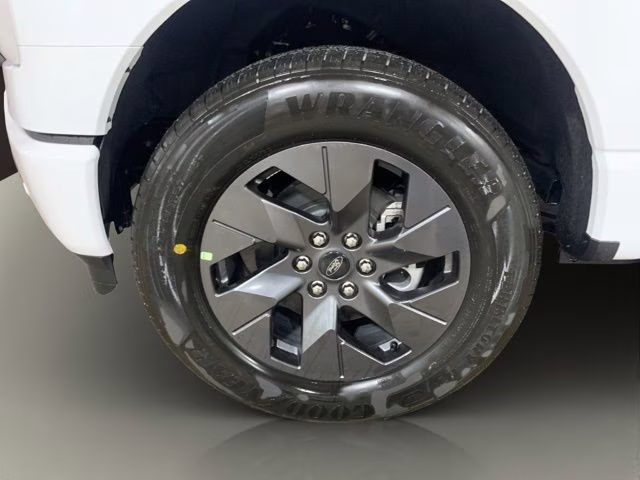 2025 Oxford White Ford F-150 Lightning Flash AWD Truck