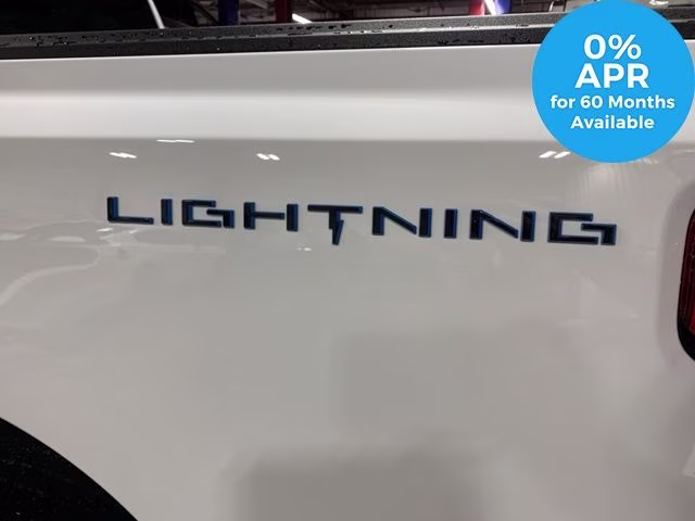 2025 Oxford White Ford F-150 Lightning Flash AWD Truck