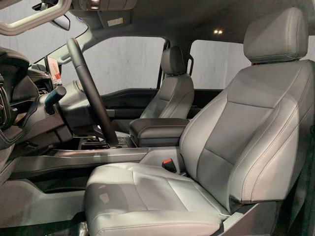 2025 Oxford White Ford F-150 Lightning Flash AWD Truck