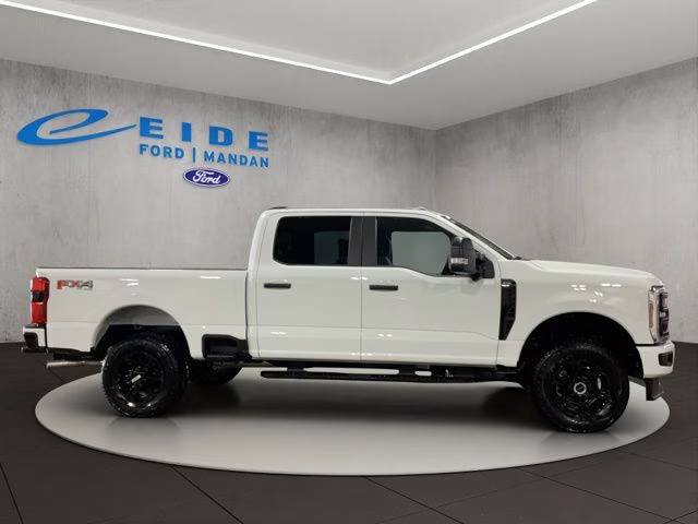 2026 Oxford White Ford Super Duty F-250 SRW XL 4X4 Truck
