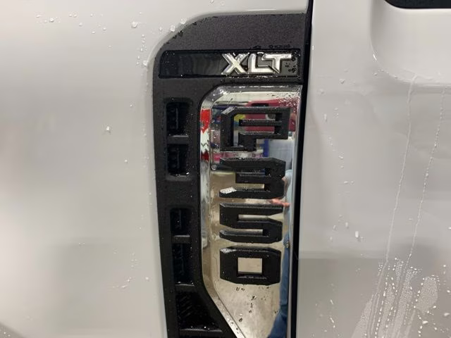 2026 Oxford White Ford Super Duty F-350 SRW XLT 4X4 Truck