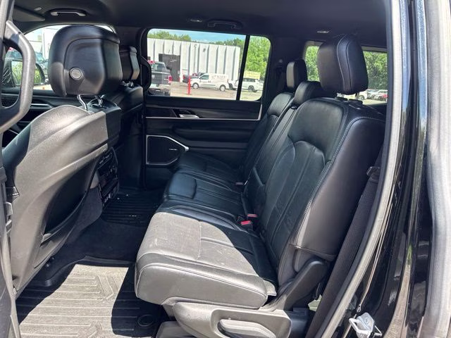 2023 Diamond Black Crystal Pearlcoat Jeep Wagoneer Series III 4X4 SUV