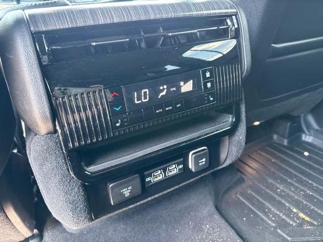 2023 Diamond Black Crystal Pearlcoat Jeep Wagoneer Series III 4X4 SUV
