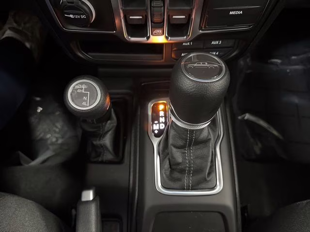 2026 Anvil Clearcoat Jeep Gladiator Sport S 4X4 Truck