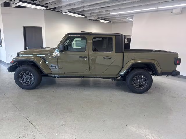 2026 '41 Jeep Gladiator Sport S 4X4 Truck