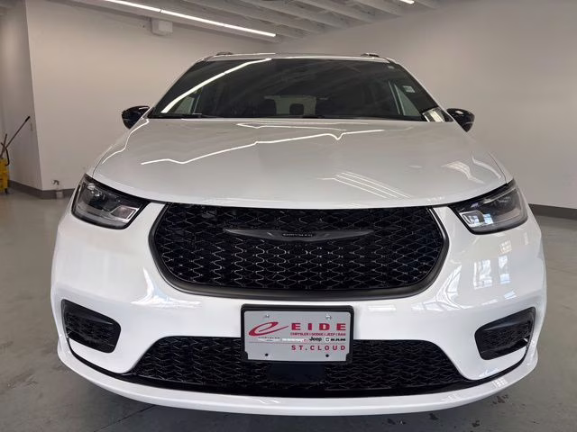 2026 Bright White Clearcoat Chrysler Pacifica Limited AWD Van