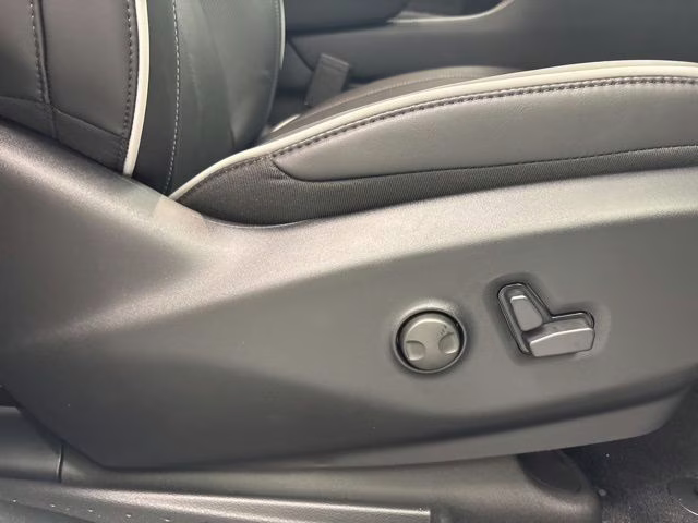 2026 Bright White Clearcoat Chrysler Pacifica Limited AWD Van