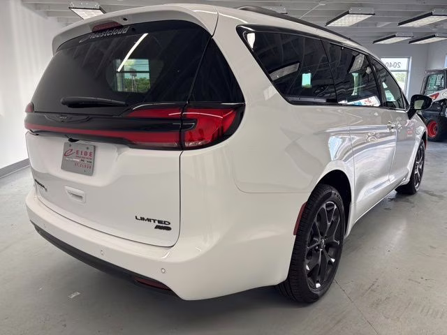 2026 Bright White Clearcoat Chrysler Pacifica Limited AWD Van