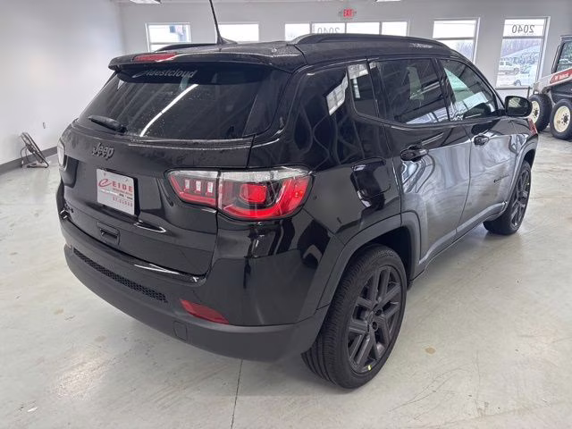 2026 Diamond Black Crystal Pearlcoat Jeep Compass Latitude 4X4 SUV