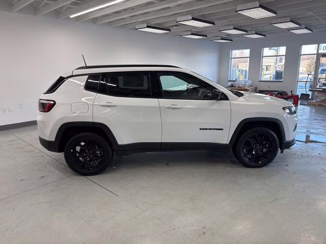 2026 Bright White Clearcoat Jeep Compass Latitude 4X4 SUV
