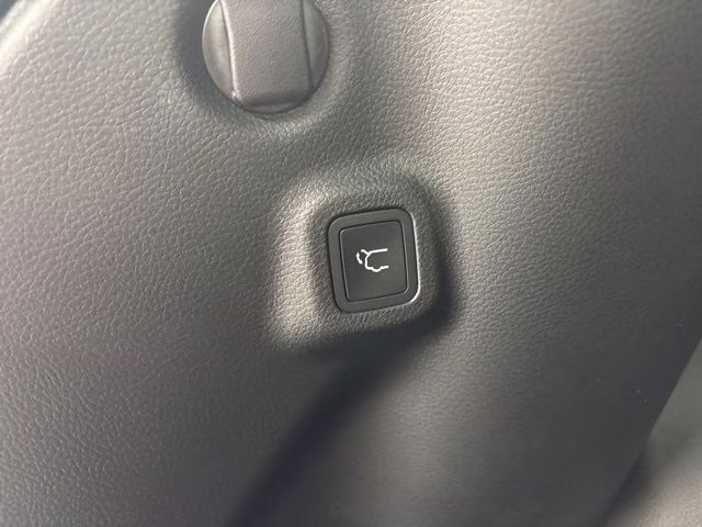 2026 Diamond Black Crystal Pearlcoat Jeep Compass Latitude 4X4 SUV