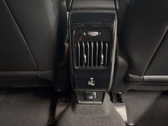 2026 Diamond Black Crystal Pearlcoat Jeep Compass Latitude 4X4 SUV