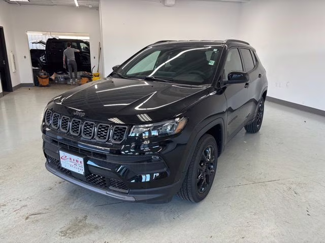 2026 Diamond Black Crystal Pearlcoat Jeep Compass Latitude 4X4 SUV