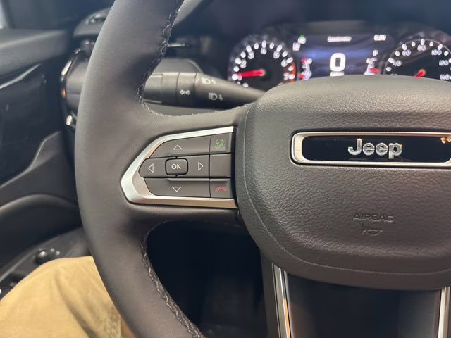 2026 Diamond Black Crystal Pearlcoat Jeep Compass Latitude 4X4 SUV