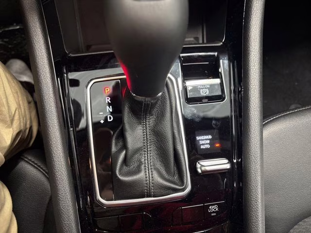 2026 Diamond Black Crystal Pearlcoat Jeep Compass Latitude 4X4 SUV