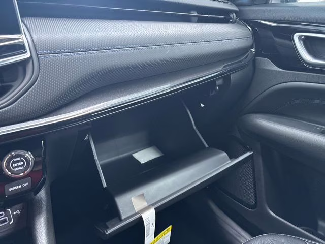 2026 Diamond Black Crystal Pearlcoat Jeep Compass Latitude 4X4 SUV