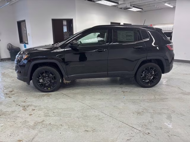 2026 Diamond Black Crystal Pearlcoat Jeep Compass Latitude 4X4 SUV