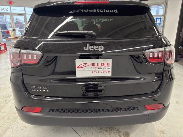 2026 Diamond Black Crystal Pearlcoat Jeep Compass Latitude 4X4 SUV