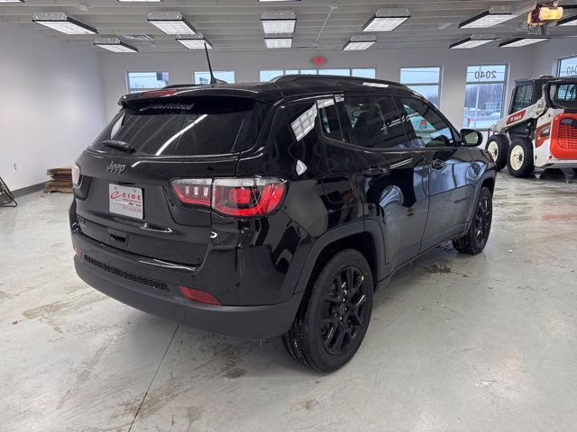 2026 Diamond Black Crystal Pearlcoat Jeep Compass Latitude 4X4 SUV