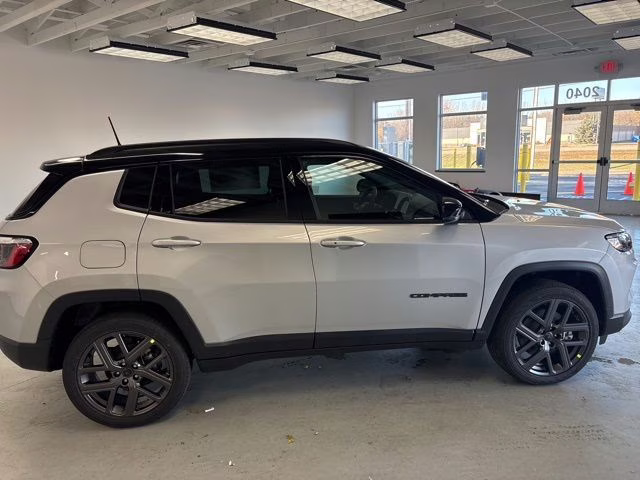 2026 Silver Zynith Metallic Clearcoat Jeep Compass Limited 4X4 SUV
