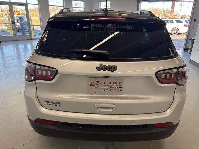 2026 Silver Zynith Metallic Clearcoat Jeep Compass Limited 4X4 SUV