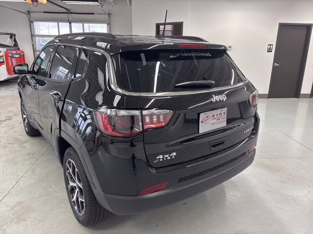 2026 Diamond Black Crystal Pearlcoat Jeep Compass Limited 4X4 SUV