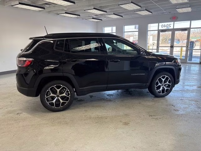 2026 Diamond Black Crystal Pearlcoat Jeep Compass Limited 4X4 SUV