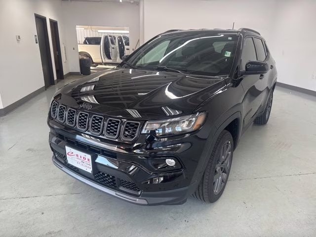 2026 Diamond Black Crystal Pearlcoat Jeep Compass Limited 4X4 SUV