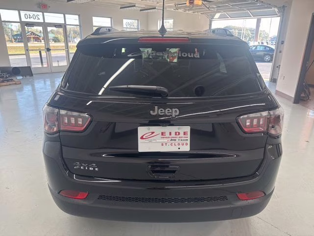 2026 Diamond Black Crystal Pearlcoat Jeep Compass Limited 4X4 SUV