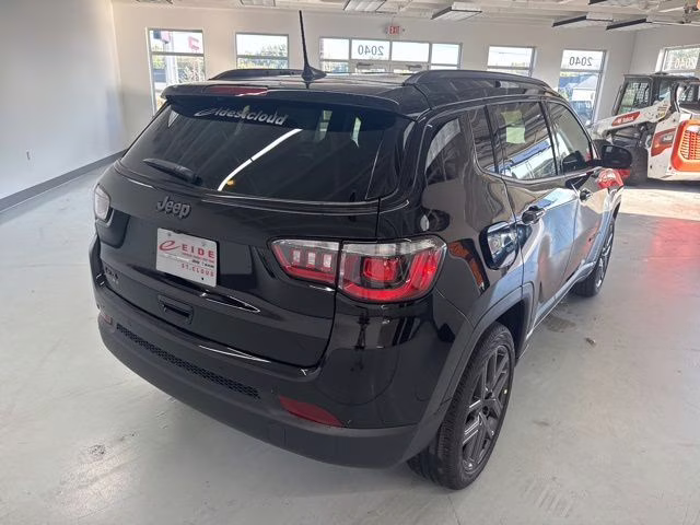 2026 Diamond Black Crystal Pearlcoat Jeep Compass Limited 4X4 SUV