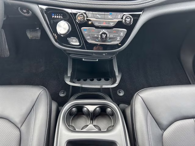 2026 Diamond Black Crystal Pearlcoat Chrysler Pacifica Select AWD Van