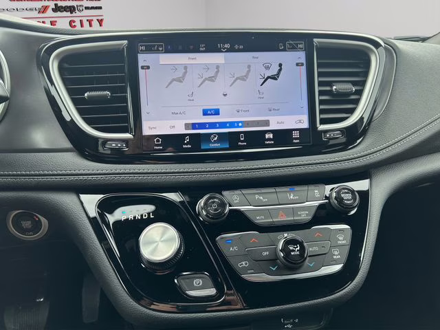 2026 Diamond Black Crystal Pearlcoat Chrysler Pacifica Select AWD Van