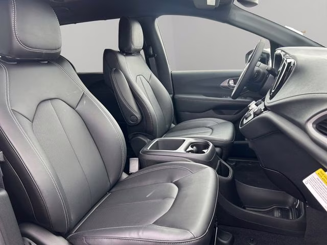 2026 Diamond Black Crystal Pearlcoat Chrysler Pacifica Select AWD Van