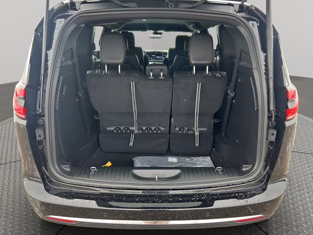 2026 Diamond Black Crystal Pearlcoat Chrysler Pacifica Select AWD Van