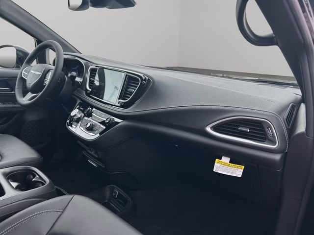 2026 Diamond Black Crystal Pearlcoat Chrysler Pacifica Select AWD Van