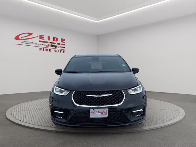 2026 Diamond Black Crystal Pearlcoat Chrysler Pacifica Select AWD Van