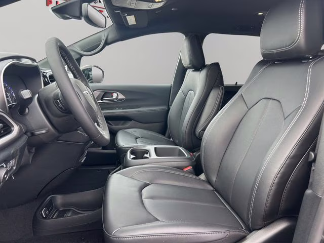 2026 Diamond Black Crystal Pearlcoat Chrysler Pacifica Select AWD Van