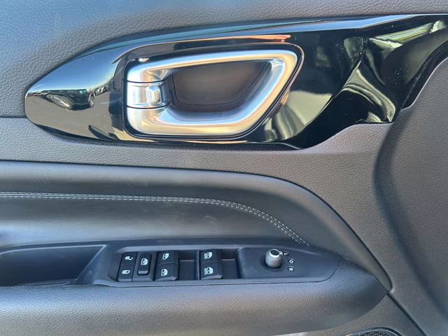 2026 Bright White Clearcoat Jeep Compass Altitude 4X4 SUV