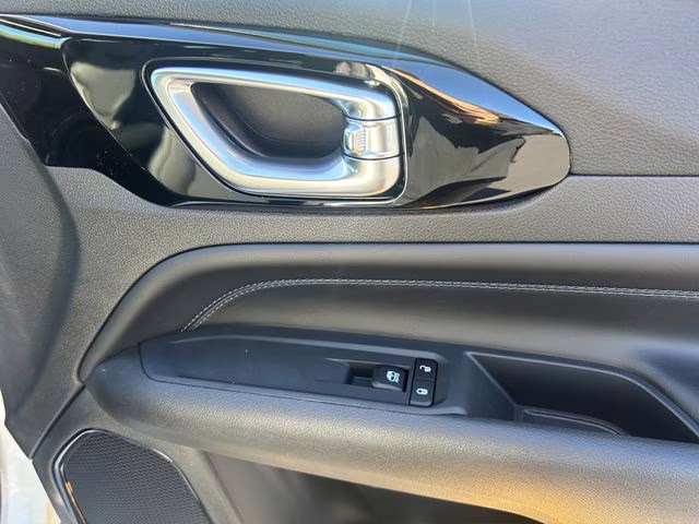 2026 Bright White Clearcoat Jeep Compass Altitude 4X4 SUV