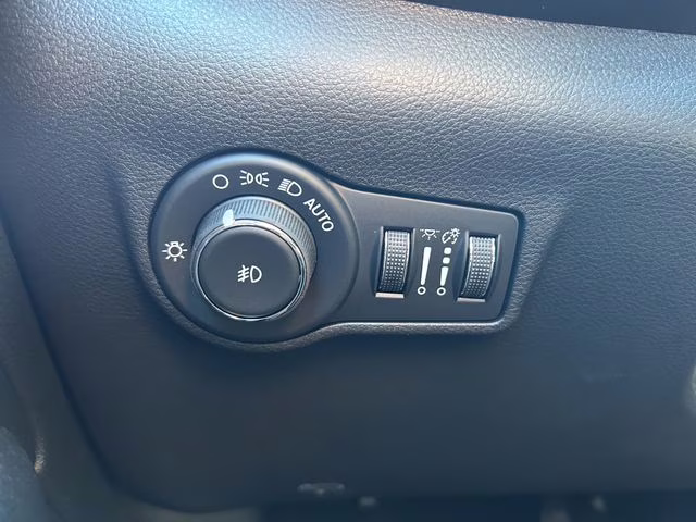 2026 Bright White Clearcoat Jeep Compass Altitude 4X4 SUV