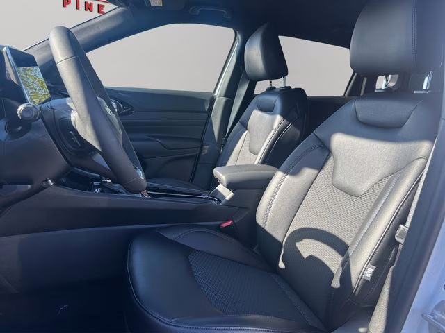 2026 Bright White Clearcoat Jeep Compass Altitude 4X4 SUV