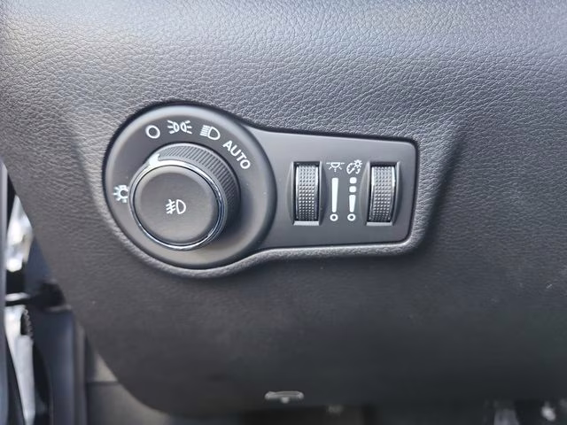 2026 Silver Zynith Jeep Compass Altitude 4X4 SUV