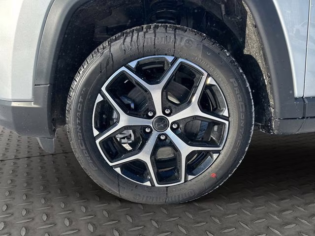 2026 Silver Zynith Metallic Clearcoat Jeep Compass Limited 4X4 SUV