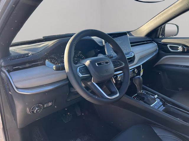 2026 Silver Zynith Metallic Clearcoat Jeep Compass Limited 4X4 SUV