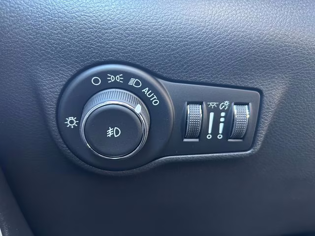 2026 Silver Zynith Metallic Clearcoat Jeep Compass Limited 4X4 SUV