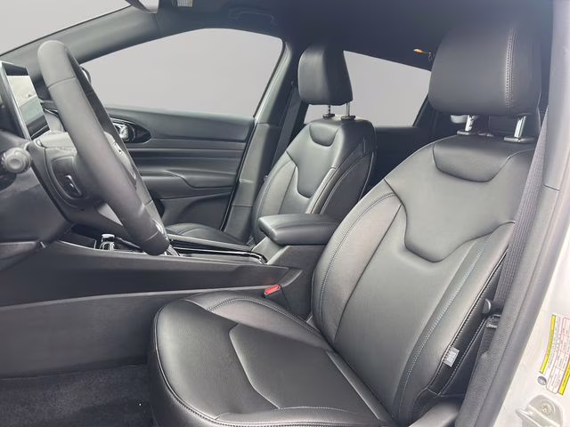 2026 Bright White Clearcoat Jeep Compass Limited 4X4 SUV